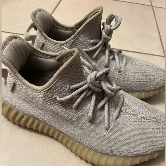 Men’s Yeezy 350 - Picture 2 of 5